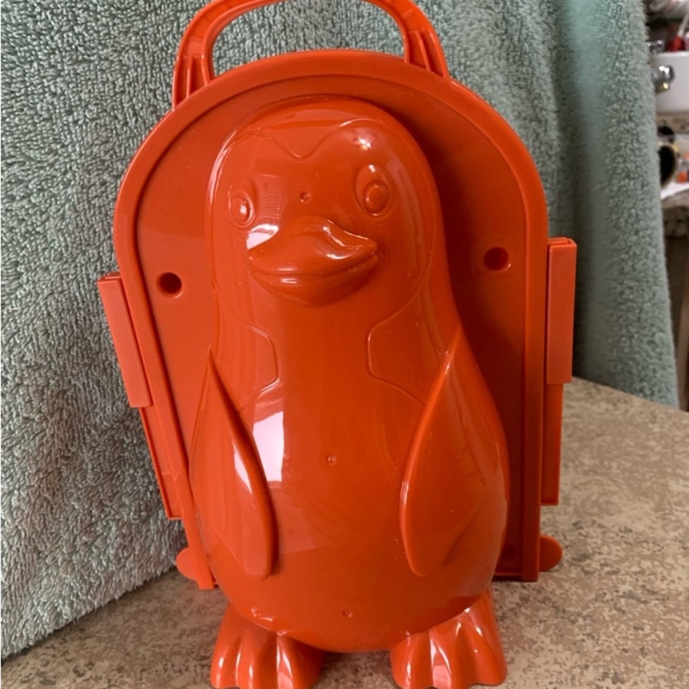 Pequin Maker Kit Snow and Sand Mold. Color: Orange. 9”H x 6”W